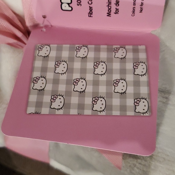 Hello Kitty Blanket-NWT - Picture 4 of 4